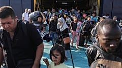 GREEK AUTHORITIES MOVE MIGRANTS TO MAINLAND 