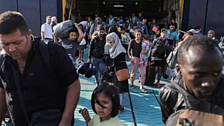 GREEK AUTHORITIES MOVE MIGRANTS TO MAINLAND