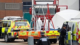 Macabre découverte en Angleterre : 39 corps abandonnés dans un camion