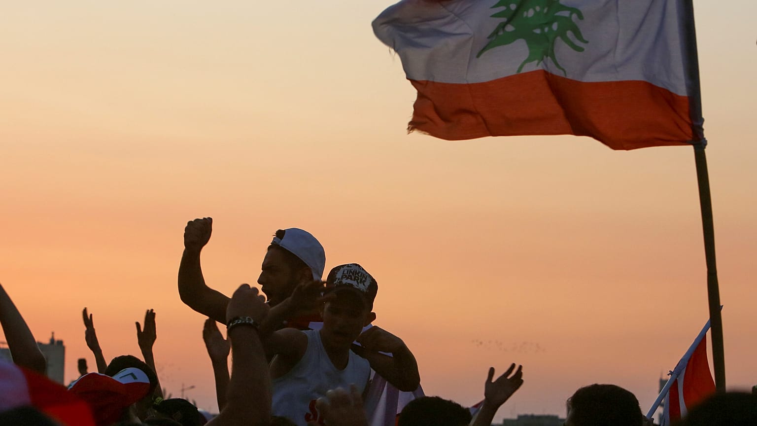 رئيس مجلس النواب اللبناني: البلد لا يحتمل البقاء معلقا ونخشى من الفراغ