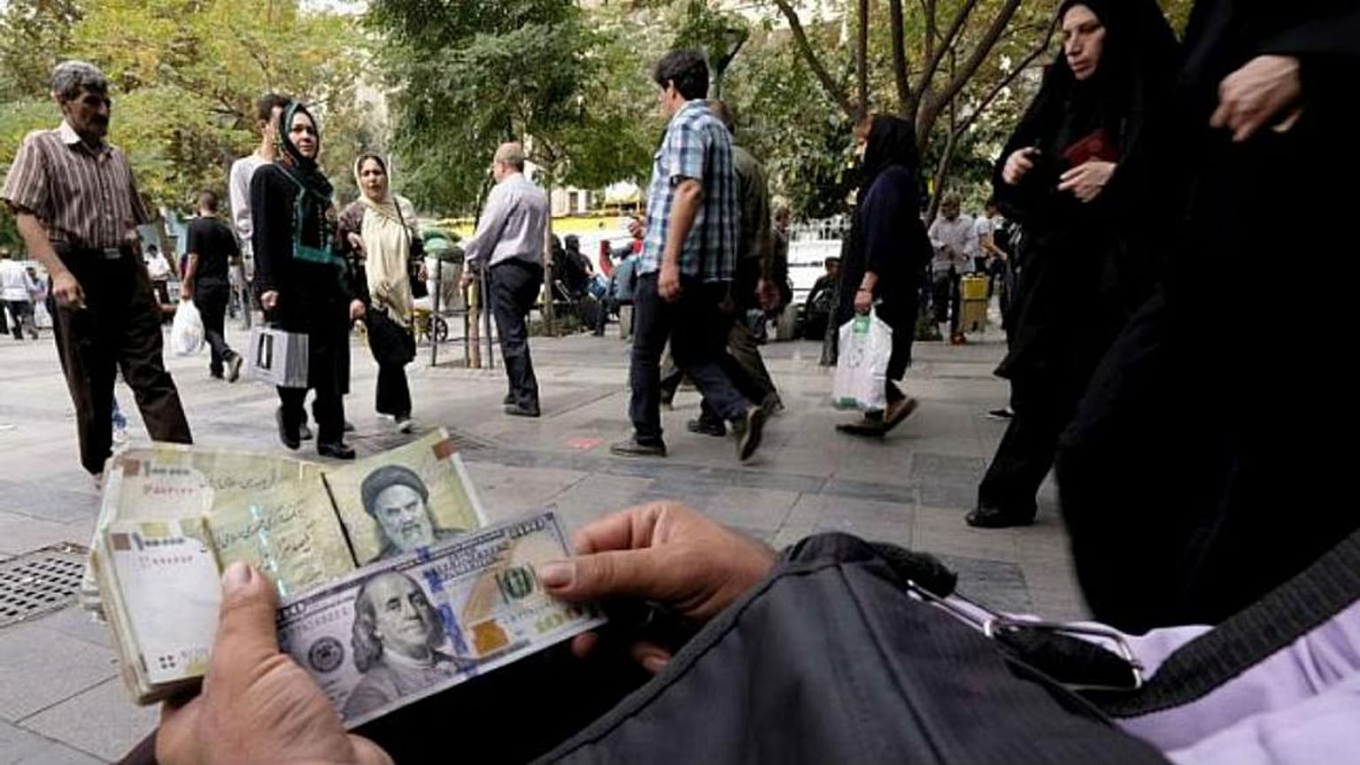 ثبت پایین‌ترین نرخ دلار در دو ماه گذشته؛ قیمت سکه و طلا کاهش یافت