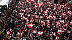 شاهد: اللبنانيون عازمون على البقاء في الشارع وتباين الآراء حول المرحلة المقبلة