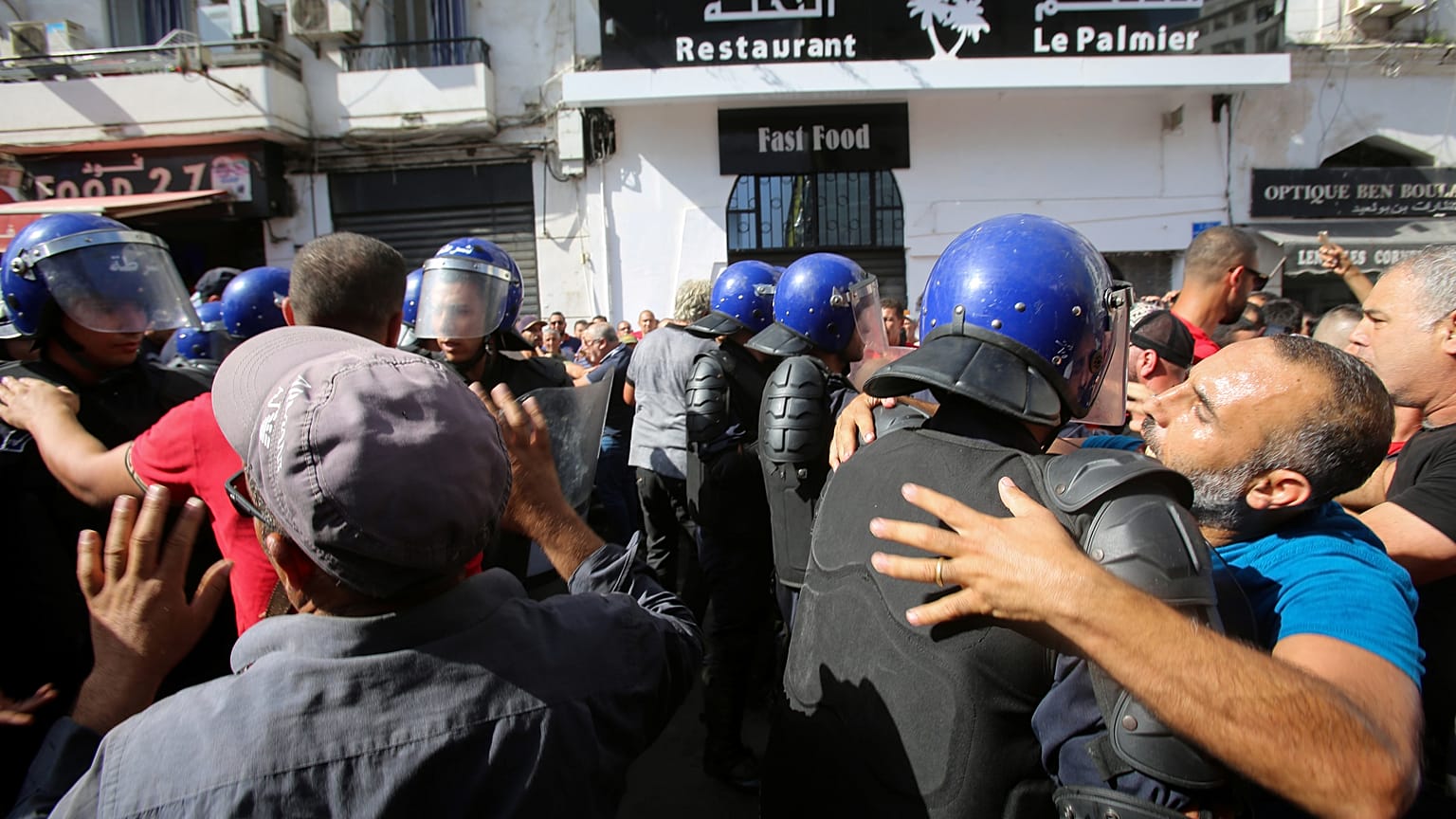 الجزائر: توقيف رئيس تحرير صحيفة "لو بروفنسيال" 