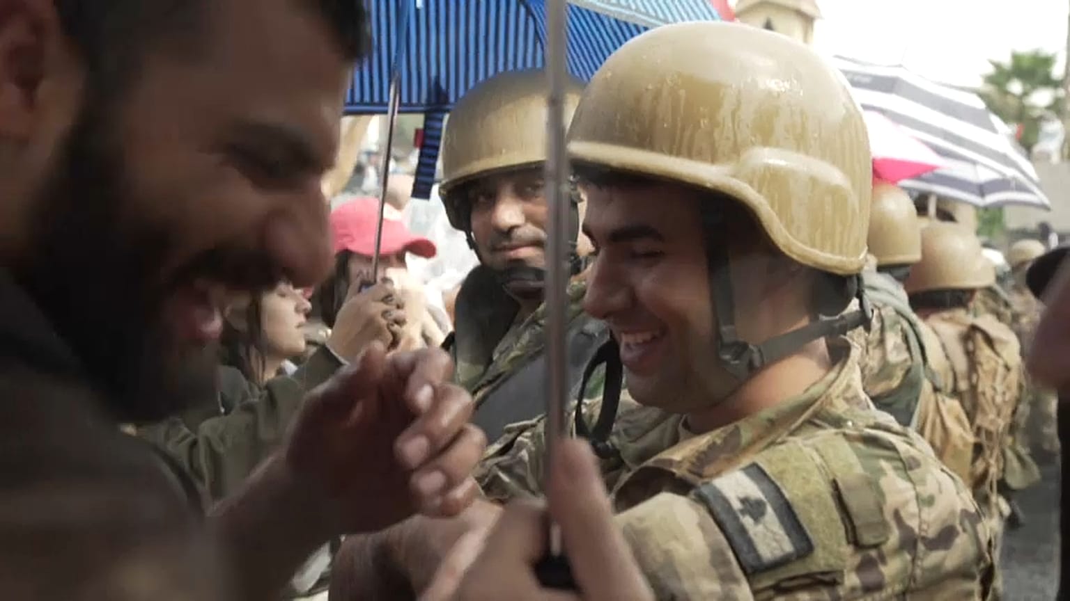 Liban : l'armée déployée face aux manifestants 
