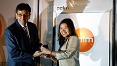 Dünyanın en küçük akıllı telefonu Palm Türkiye'de satışta