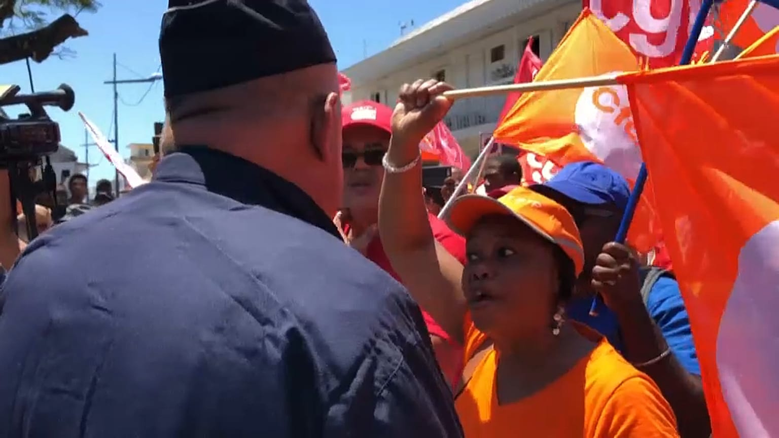 La Réunion en colère contre Emmanuel Macron