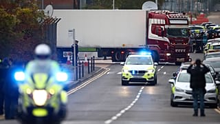 İngiltere'nin Essex bölgesinde bir kamyona takılı konteyner içinde 39 kişi ölü bulundu