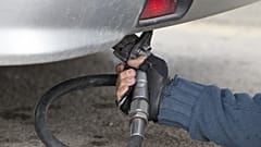 LPG'li otomobile dolum yapılıyor