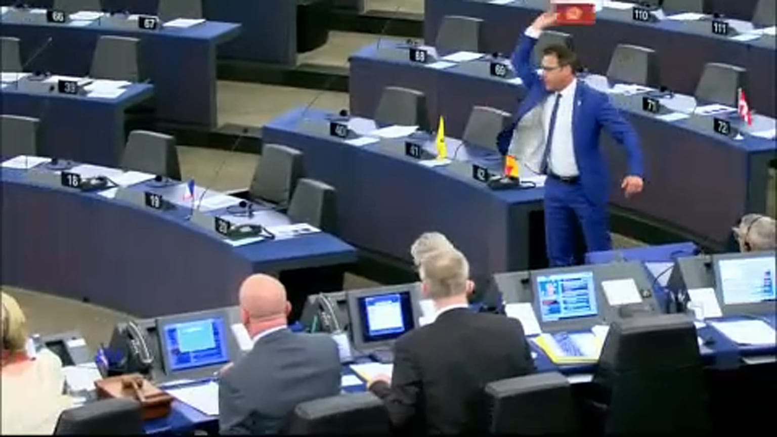 Strafe für Schokoladen-Wurf im Europa-Parlament