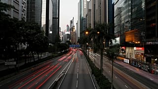 Hong Kong'da bir milyarder otomobiline park yeri almak için 1 milyon dolar ödedi