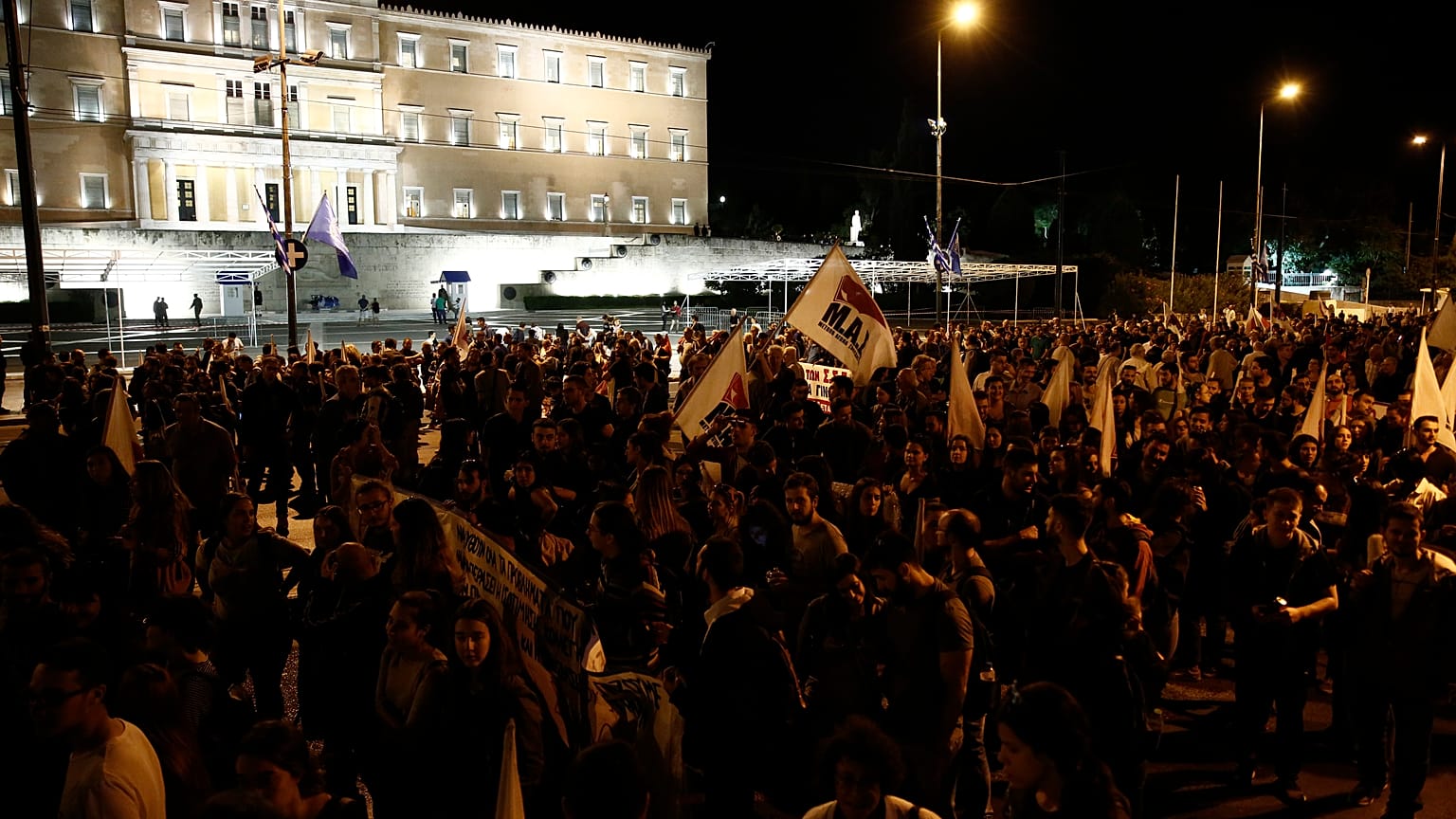 Διαμαρτυρία του ΠΑΜΕ, με συγκέντρωση στα Προπύλαια και πορεία στη Βουλή