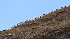 Australia: ultimo giorno per scalare Uluru, la montagna sacra degli aborigeni