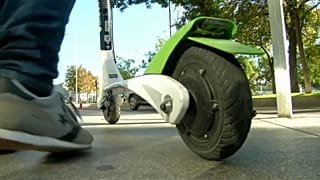 Francia regula el uso de patinetes eléctricos