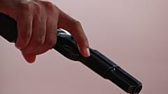 15 kurşunla vurulan bir kişi yardım almadan acile servise gitti