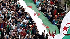 شاهد: مظاهرات عارمة في الجزائر عشية انتهاء مهلة الترشح للانتخابات الرئاسية