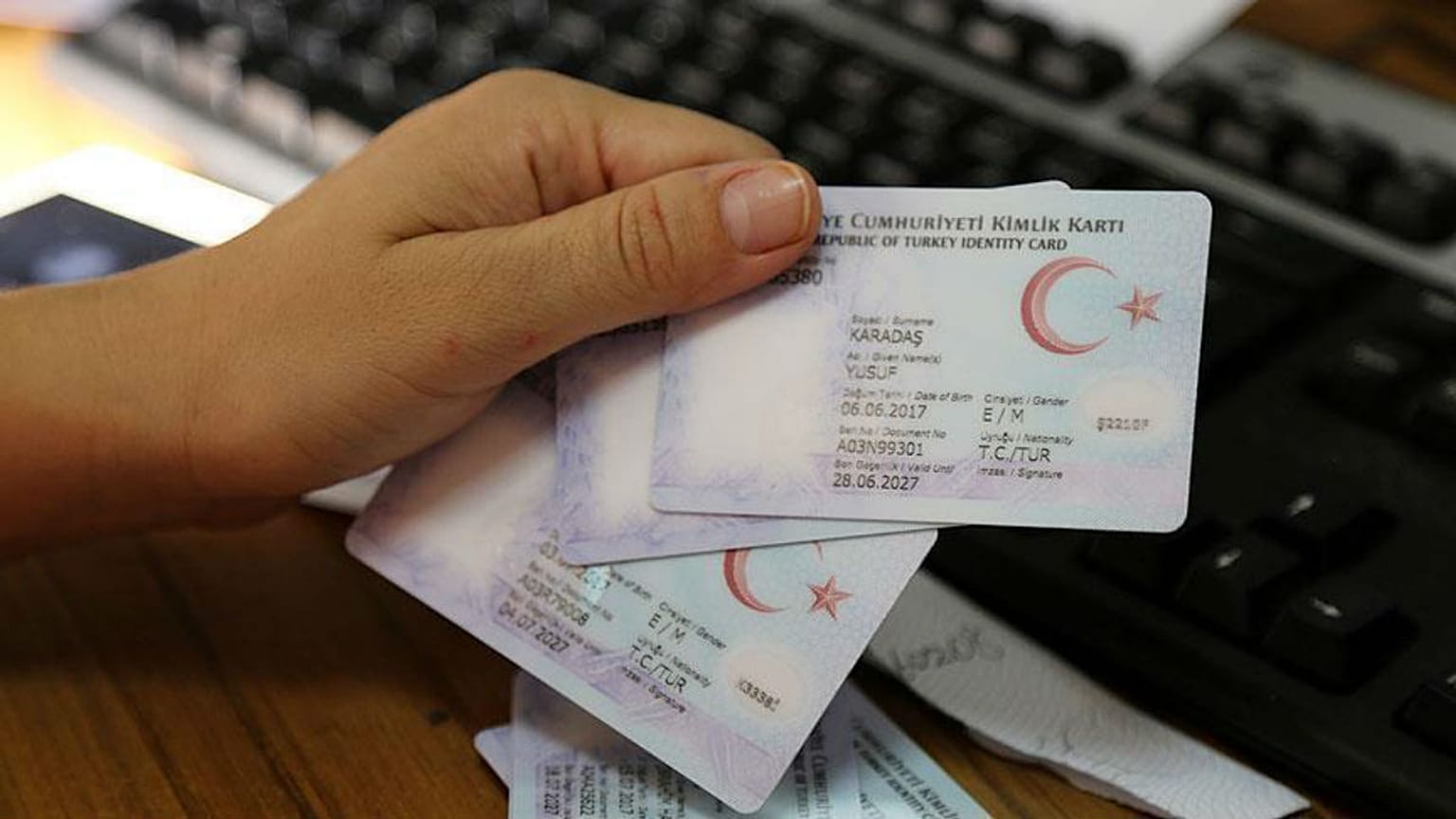 Türkiye'de yeni kimlik kartları
