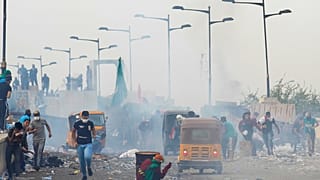 لليوم الرابع على التوالي .. المحتجون في ساحات بغداد للمطالبة بـ"إسقاط النظام"