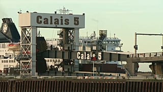 Huit migrants retrouvés dans un camion frigorifique 