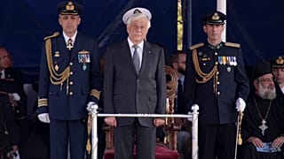 Ο Πρόεδρος της Δημοκρατίας Προκόπης Παυλόπουλος παρακολουθεί την παρέλαση, στη Θεσσαλονίκη
