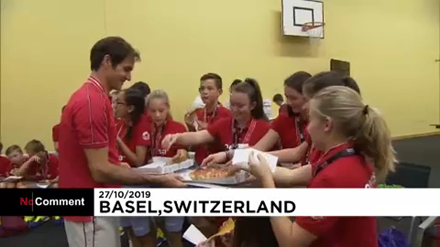 Együtt pizzázott a labdaszedőkkel Roger Federer