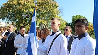 Αριστούχος μαθητής από το Μπαγκλαντές έκανε παρέλαση ως παραστάτης
