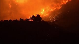 В Калифорнии борются с огнем