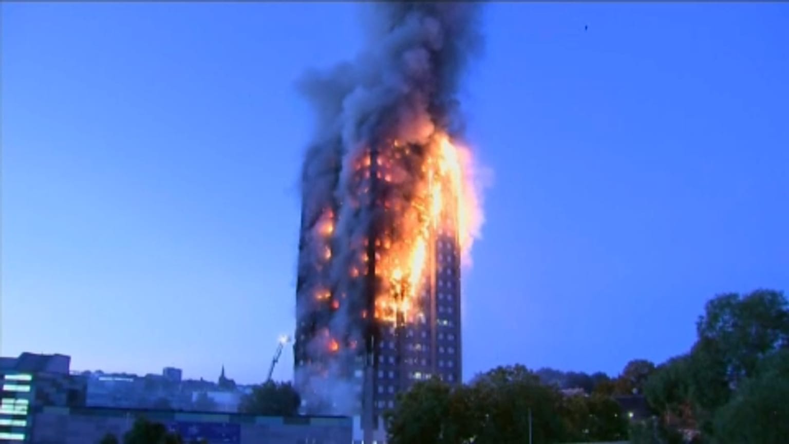 Grenfell Tower: Bericht wirft Feuerwehr Versagen vor
