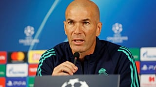 مدرب ريال مدريد زين الدين زيدان خلال مؤتمر صحفي