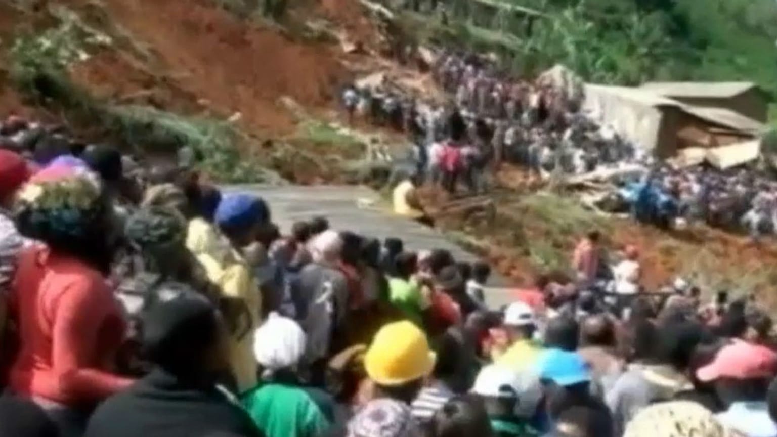 Kamerun'da heyelan: 26'sı çocuk en az 42 kişi hayatını kaybetti