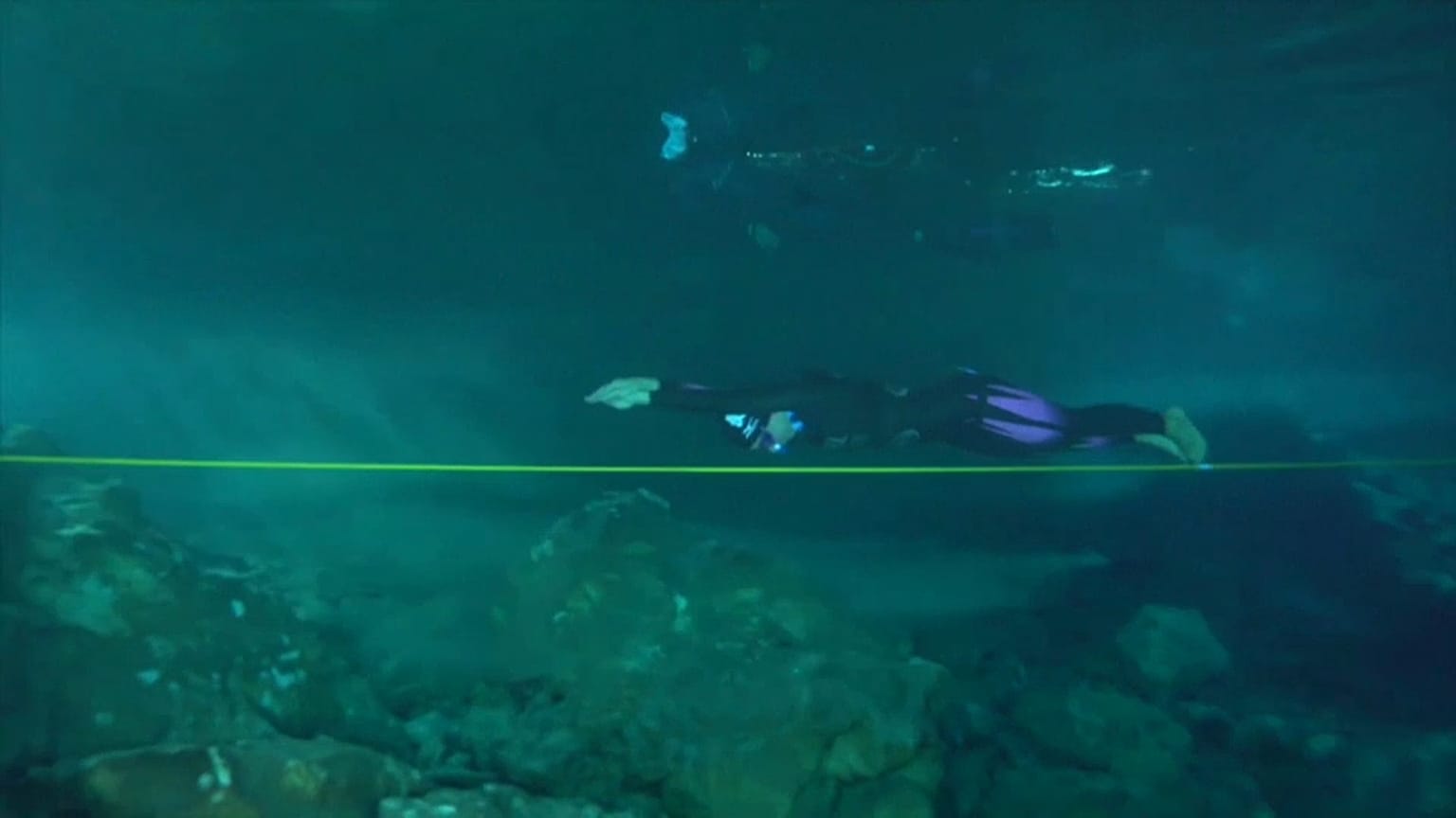 Watch: Diver dedicates new world record to Turkish soldiers 