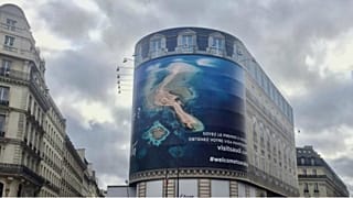 Sınır Tanımayan Gazeteciler örgütünün kaldırılmasını talep ettiği reklam panosu