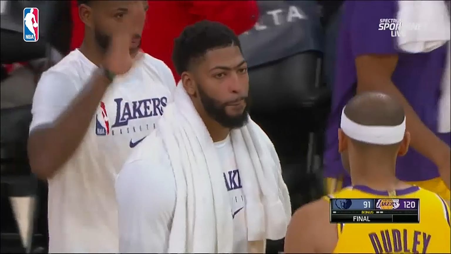 Triunfo de los Lakers en una noche inolvidable para Anthony Davis