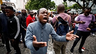 Klima der Angst in Südafrika - Migranten fordern Verlegung nach Todesfällen