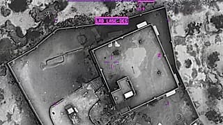 Ein Haus in dem Abu Bakr al-Baghdadi vermutet wurde, kurz vor einem US-Luftangriff.