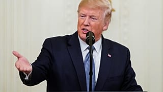Trump está nervioso, su "fanfarronería en Twitter" es una tapadera, según académico estadounidense