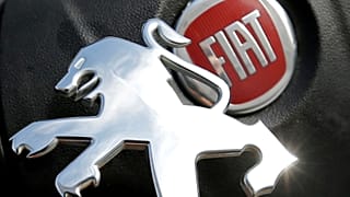Peugeot et Fiat Chrysler officialisent leur projet de fusion