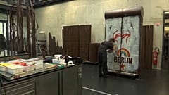 Egy hiánypótló alkotás: a berlini fal csokiból