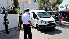 Angeklagte im Gerichtsprozess um die zwei ermordeten Touristinnen verlassen Gerichtsgebäude.