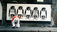 Kimliğini gizli tutan Banksy'nin fotoğrafları yayımlandı