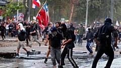 Cile: continuano proteste e scontri, danni al turismo