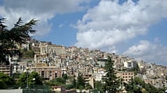 یک شهر در ایتالیا برای جذب ساکنان جدید خانه رایگان اهدا می‌کند