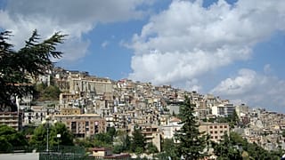 یک شهر در ایتالیا برای جذب ساکنان جدید خانه رایگان اهدا می‌کند