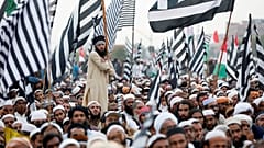 Pakistan'da hükümete istifa için iki gün süre veren muhalefet seçenekleri tartıştı