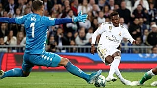 حكم الفيديو يحرم ريال مدريد من تصدر الدوري الإسباني
