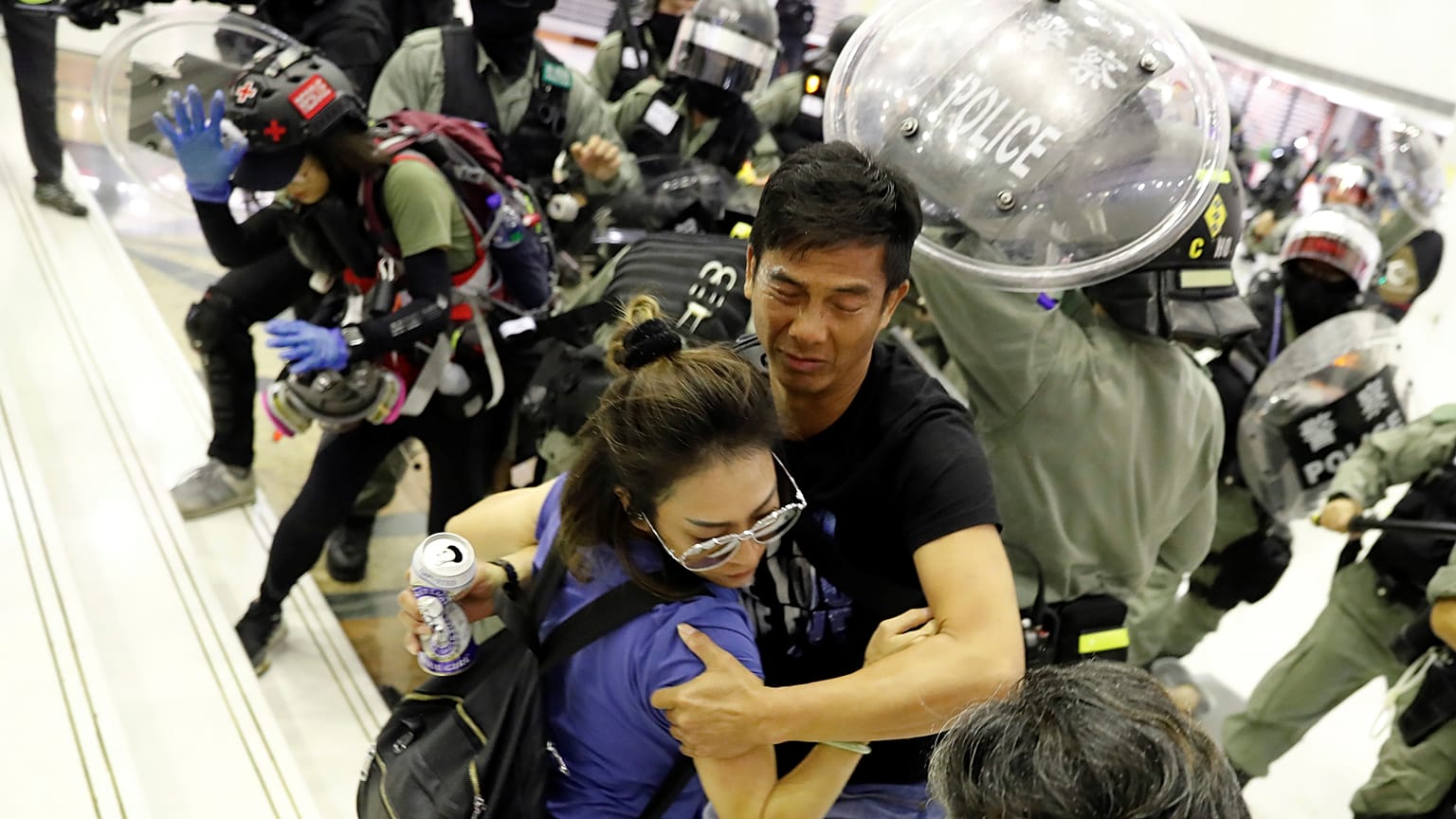 Hong Kong riot police raid shopping mall to break up protest