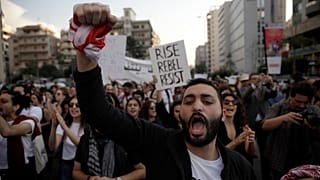 Il Presidente Michel Aoun invoca l'unità ma il Libano è diviso e scende in piazza