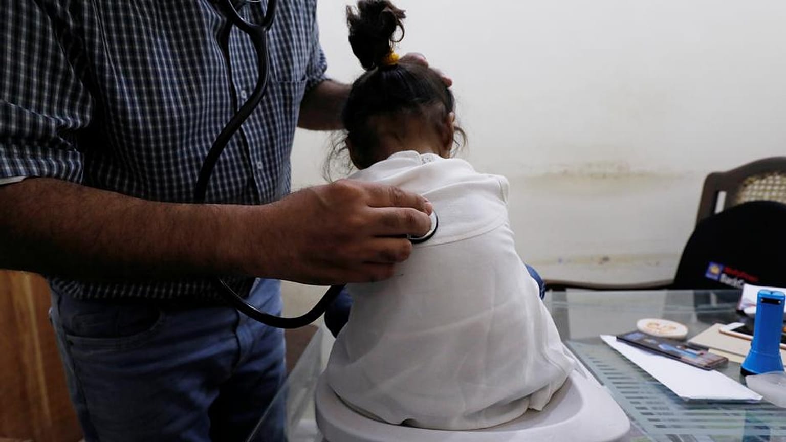 Pakistan'ın en yoksul kentinde 10 ayda 703 çocuk öldü
