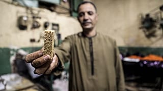 صانعو حلوى المولد النبوي يرسمون الفرح على وجوه المصريين