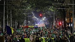 Romanya'da binlerce kişi ağaç kesilmesini protesto etti