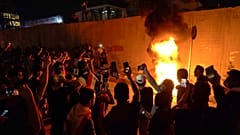 مقتل ثلاثة متظاهرين بالرصاص أمام القنصلة الإيرانية في كربلاء 
